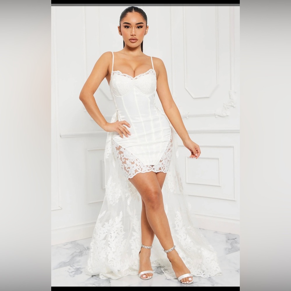 Kourtney Kardashian wedding dress look alike!